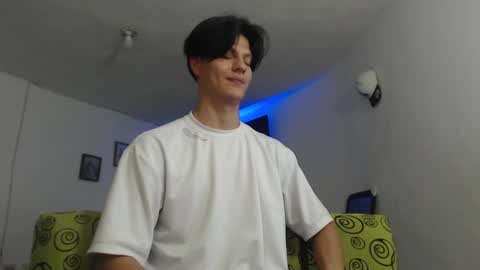 Snapshot of with_ken chatting on February 3, 9:29 pm Ken online show from February 3, 9:29 pm