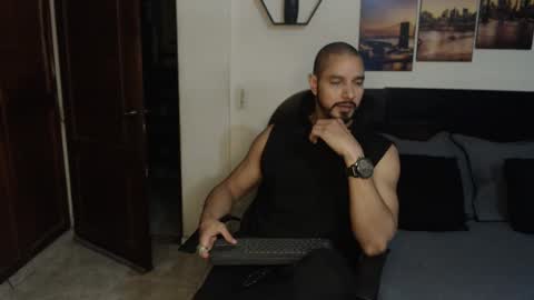 Snapshot of wncmodels chatting on January 7, 1:38 am Magnus Dark independent model online show from January 7, 1:38 am