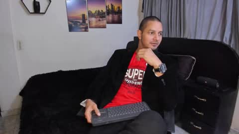 Snapshot of wncmodels chatting on December 22, 4:53 am Magnus Dark independent model online show from December 22, 4:53 am