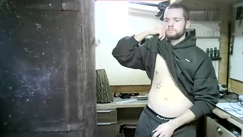 Snapshot of wolf021221 chatting on October 25, 3:18 pm wolf021221 online show from October 25, 3:18 pm