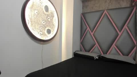 Nicolas Y Laura online show from April 7, 11:32 am