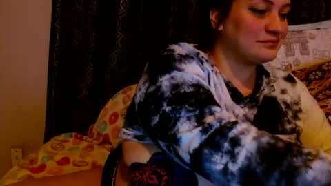 Snapshot of wolfiehoney chatting on April 2, 5:27 am wolfiehoney online show from April 2, 5:27 am