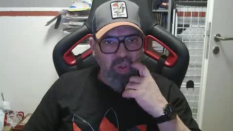 Snapshot of womenizzeer chatting on February 26, 10:20 pm Adam online show from February 26, 10:20 pm