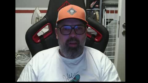 Snapshot of womenizzeer chatting on November 21, 11:03 pm Adam online show from November 21, 11:03 pm