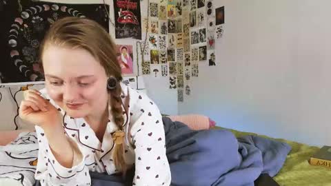 wonderconnie online show from September 28, 2:22 pm