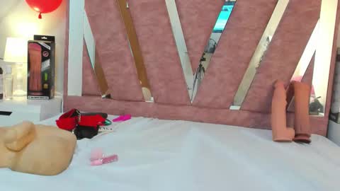 wonderkloe_ online show from February 23, 1:25 am