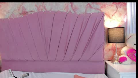 wonderkloe_ online show from April 10, 8:35 pm