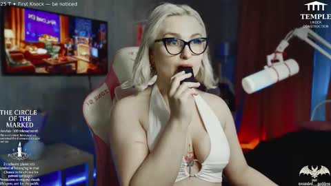 Snapshot of wounded_goddess chatting on October 28, 5:33 am Goddess Sophy online show from October 28, 5:33 am