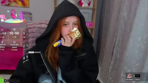 Snapshot of wow_emma_ chatting on June 2, 1:24 pm wow_emma_ online show from June 2, 1:24 pm