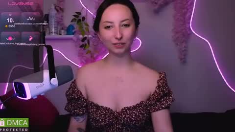 Sue online show from June 8, 1:28 am