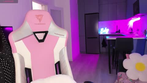 Emi online show from January 7, 6:10 pm