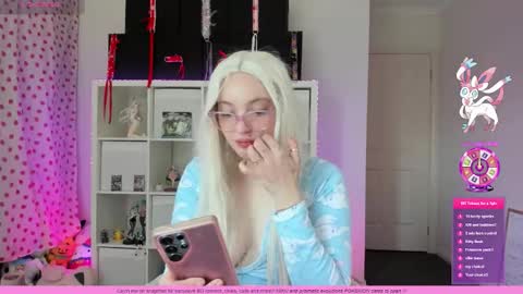 Wren Valentine online show from September 25, 11:52 pm