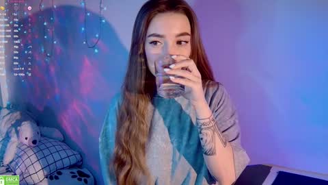 Snapshot of wxiuixw chatting on December 7, 5:48 am Sonya online show from December 7, 5:48 am