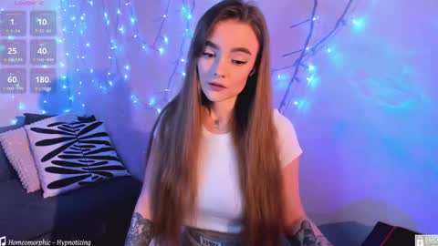 Snapshot of wxiuixw chatting on February 22, 7:47 pm Sonya online show from February 22, 7:47 pm