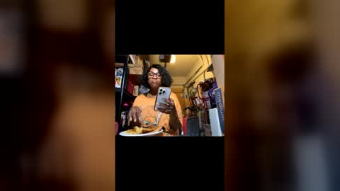 Snapshot of wynterheat chatting on May 6, 9:47 am Wynter Heat online show from May 6, 9:47 am
