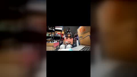 Snapshot of wynterheat chatting on May 25, 2:39 am Wynter Heat online show from May 25, 2:39 am