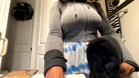 Snapshot of wynterheat chatting on June 7, 7:34 am Wynter Heat online show from June 7, 7:34 am