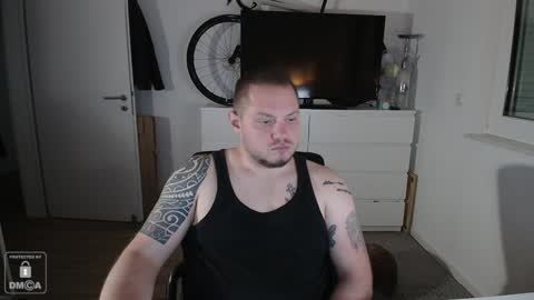 Snapshot of x19marco93x chatting on December 7, 1:51 pm x19marco93x online show from December 7, 1:51 pm