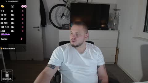 Snapshot of x19marco93x chatting on December 21, 4:46 pm x19marco93x online show from December 21, 4:46 pm