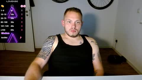 Snapshot of x19marco93x chatting on October 14, 7:47 pm x19marco93x online show from October 14, 7:47 pm