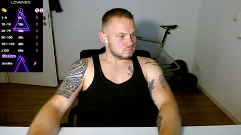 Snapshot of x19marco93x chatting on November 2, 8:11 pm x19marco93x online show from November 2, 8:11 pm