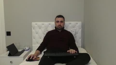 Mr. Lonely online show from April 6, 10:11 pm