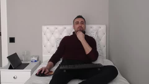 Mr. Lonely online show from April 9, 10:53 am