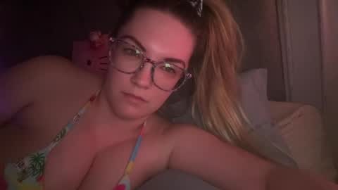 Snapshot of x_dreamgirl_x chatting on March 6, 8:41 am Mariah online show from March 6, 8:41 am