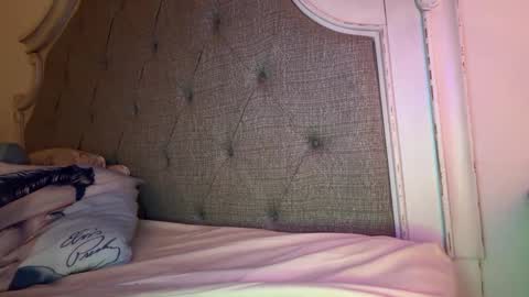 Snapshot of x_dreamgirl_x chatting on October 9, 11:58 pm Mariah online show from October 9, 11:58 pm