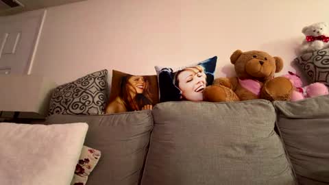 Snapshot of x_dreamgirl_x chatting on October 21, 11:38 pm Mariah online show from October 21, 11:38 pm