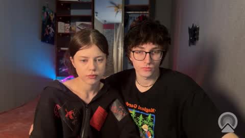 Philipp and Este online show from February 4, 5:24 am