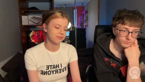 Philipp and Este online show from April 3, 4:10 am