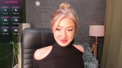 Snapshot of x_ketty_x chatting on October 4, 6:22 am Lera online show from October 4, 6:22 am