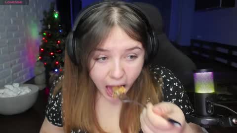 LOVE NERDS ONLY online show from December 22, 2:17 am