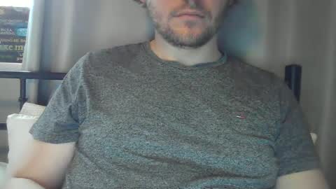 Snapshot of x_yes chatting on December 17, 3:17 pm x_yes online show from December 17, 3:17 pm