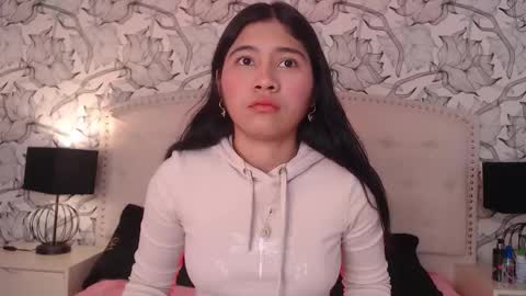 Snapshot of xaander_ chatting on November 3, 3:30 am aurora online show from November 3, 3:30 am