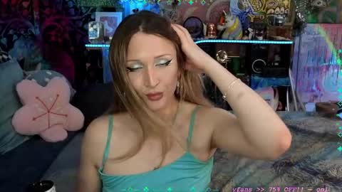 Snapshot of xaevynne chatting on May 28, 3:26 am Xaevynne Sometimes Milla Milla The Cute as a Buttom Brunette online show from May 28, 3:26 am