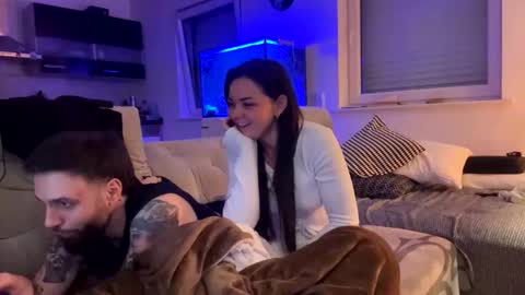 xamrelgneal online show from April 3, 6:50 pm