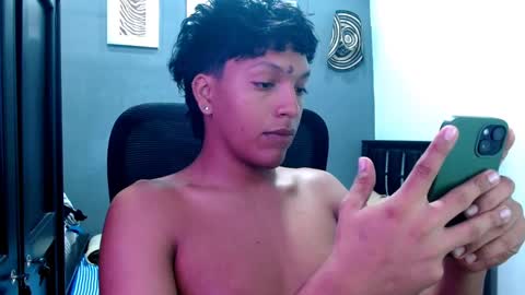 Snapshot of xander_bonnet1 chatting on January 27, 3:18 pm Xander bonnet online show from January 27, 3:18 pm