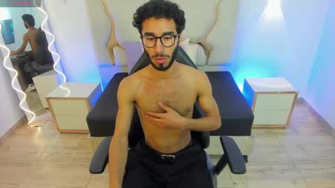 Snapshot of xander_tay chatting on December 3, 7:33 pm ISSANDER online show from December 3, 7:33 pm