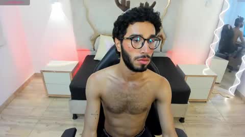 Snapshot of xander_tay chatting on December 4, 7:45 pm ISSANDER online show from December 4, 7:45 pm