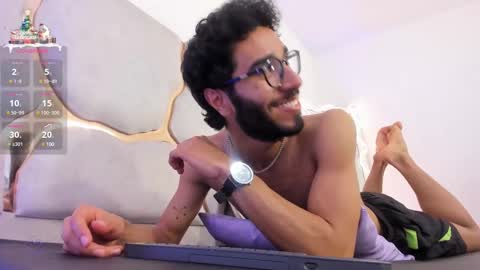 Snapshot of xander_tay chatting on December 5, 7:38 pm ISSANDER online show from December 5, 7:38 pm