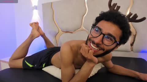 Snapshot of xander_tay chatting on December 6, 7:45 pm ISSANDER online show from December 6, 7:45 pm