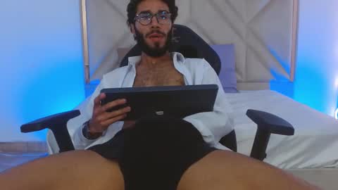 Snapshot of xander_tay chatting on December 7, 6:15 pm ISSANDER online show from December 7, 6:15 pm