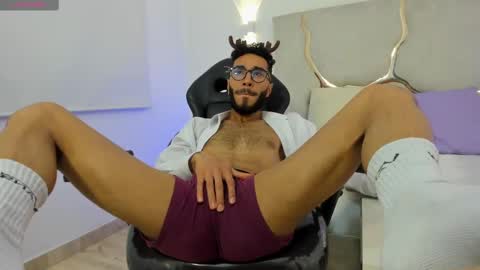 Snapshot of xander_tay chatting on December 11, 8:39 pm ISSANDER online show from December 11, 8:39 pm