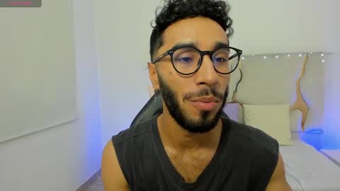 Snapshot of xander_tay chatting on December 15, 7:42 pm ISSANDER online show from December 15, 7:42 pm