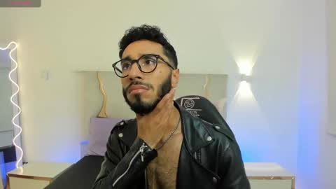 Snapshot of xander_tay chatting on December 19, 9:17 pm ISSANDER online show from December 19, 9:17 pm