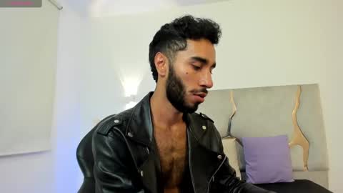 Snapshot of xander_tay chatting on December 26, 11:13 pm ISSANDER online show from December 26, 11:13 pm