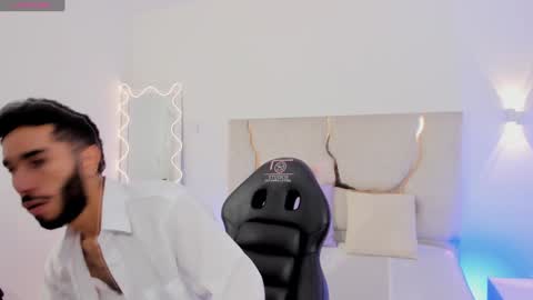 Snapshot of xander_tay chatting on December 30, 7:42 pm ISSANDER online show from December 30, 7:42 pm