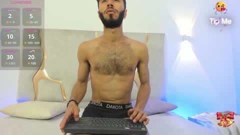 Snapshot of xander_tay chatting on December 30, 10:45 pm ISSANDER online show from December 30, 10:45 pm